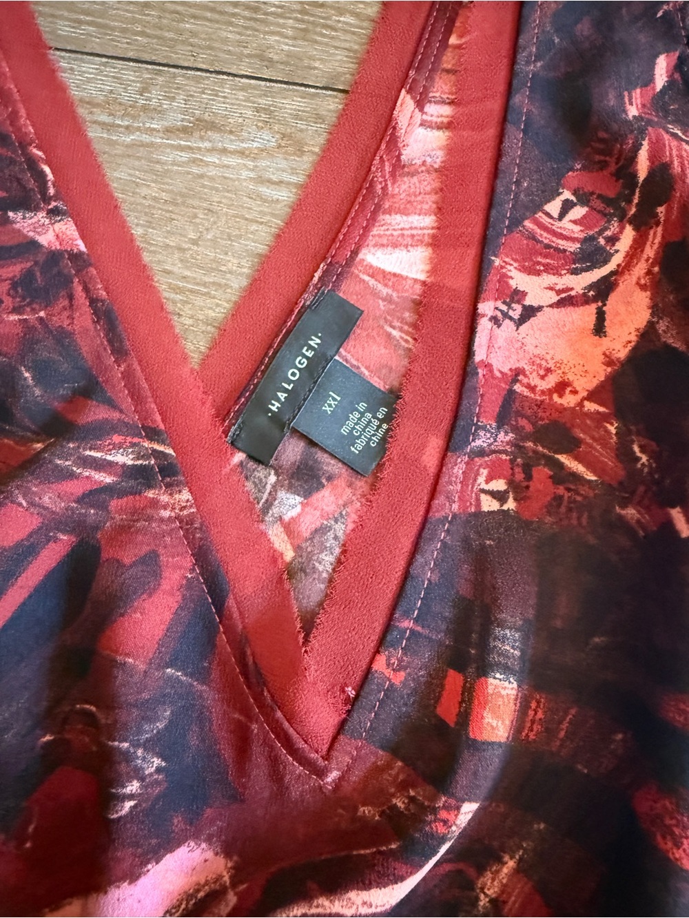 Halogen Burgundy Rust Abstract V-Neck Tank Blouse NWT - Picture 3 of 3